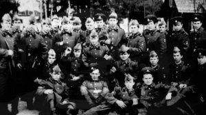 ЗДЕСЬ НЕТ ОСОБОЙ КРАСОТЫ, ЗДЕСЬ ПАМЯТЬ О ДРУЗЬЯХ...