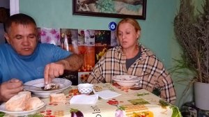 Жизнь в деревне. Хотел чхнуть в тарелку