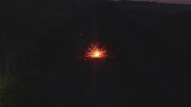 ✅Тестируем НАЗЕМНЫЕ Фейерверки ночью и Хлопающие ШАРЫ смотреть онлайн