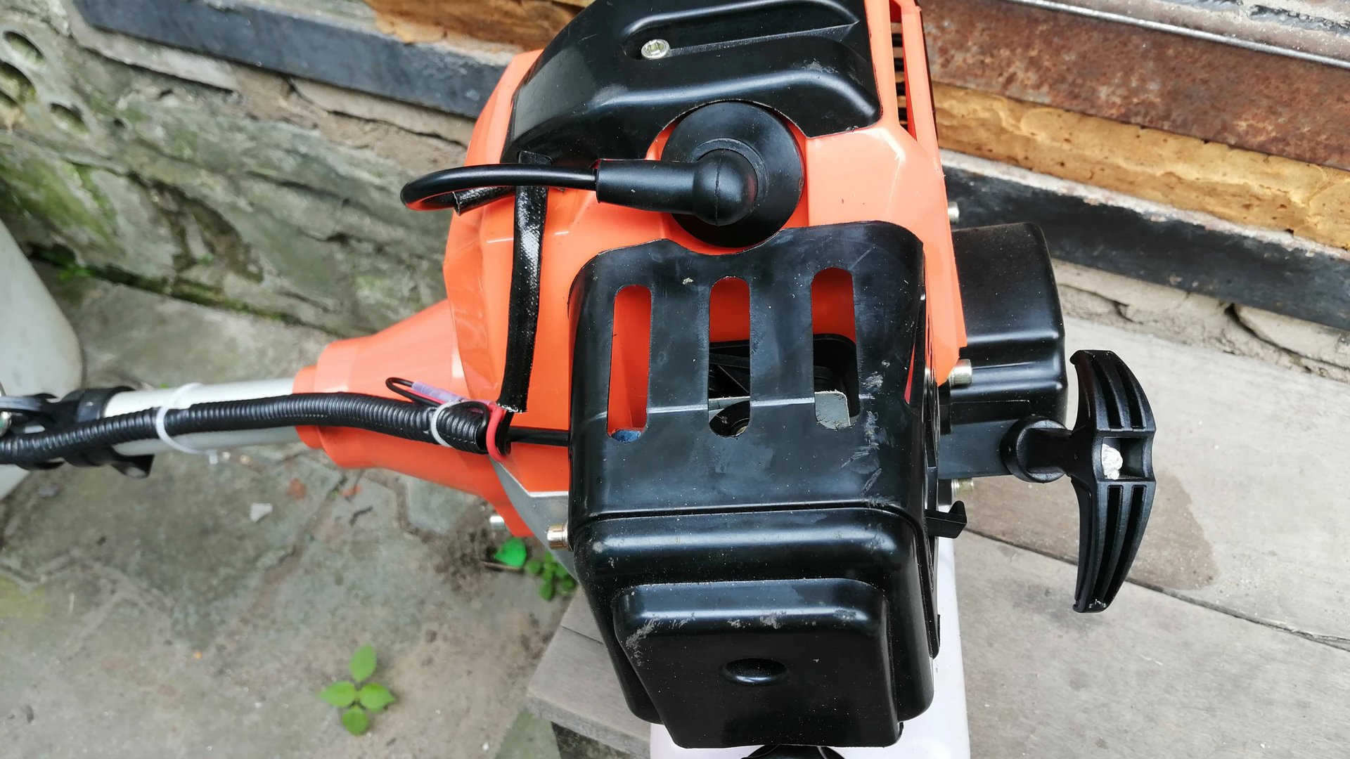 Триммер не заводится или сразу глохнет, решение.