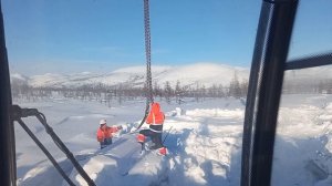 Как крановщик видит работу стропальщика из кабины скворечника