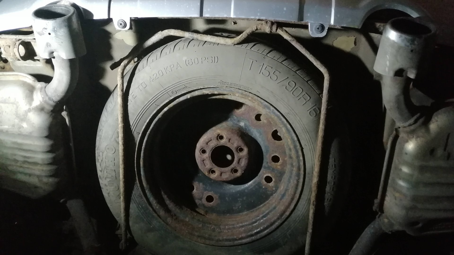 Как снять запасное колесо на автомобиле и обрабо смотреть онлайн