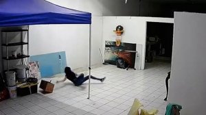 Нападение полтергейста на женщину