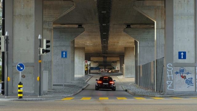 ALan - Blur (822p_25fps_H264-128kbit_AAC)