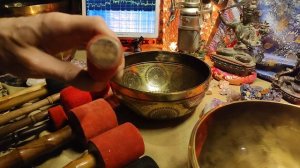 ПОЮЩИЕ ЧАШИ И УДАРНЫЕ ИНСТРУМЕНТЫ ДЛЯ НИХ