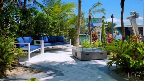 Top-35-Luxury-Mansions-Tour-Inside-Dream-Waterfront-Homes