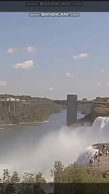 Ниагарский водопад НЛО пронеслось над людьми смотреть онлайн