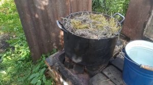 Приготавливаю КАС - 81 для закорма (сироп)