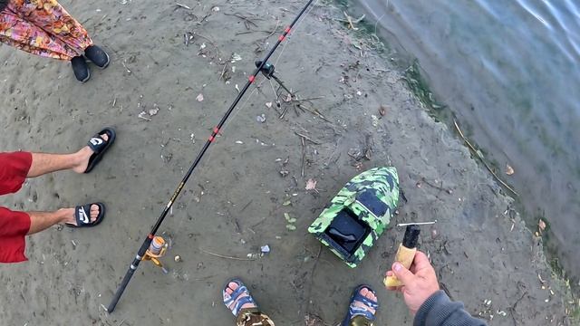 Река Кубань , станица Фёдоровская, ждём поклёвку толстолобика. смотреть онлайн