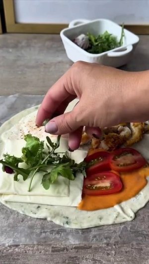 Завтрак с лепешкой роти 
⏰ 15 минут
🌡️ 170 #рецептыдляаэрогриля #рецепты #готовимдома #лепешкароти