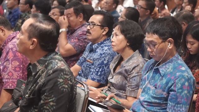 Более 10 тыс учеников практикуют Трансцендентальную Медитацию в школах Бали. смотреть онлайн