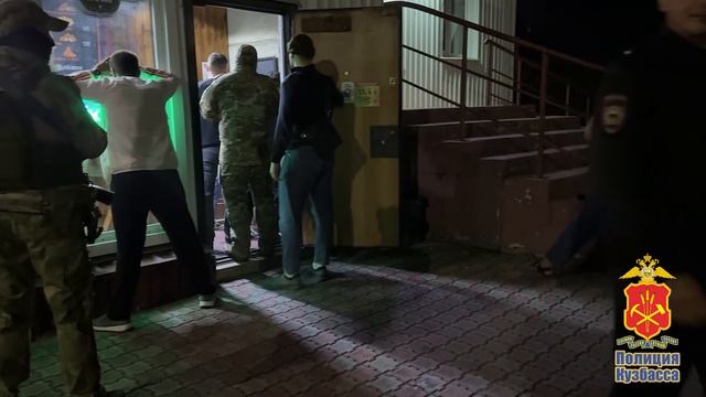 В Белове сотрудники полиции провели масштабный рейд по развлекательным заведениям города смотреть онлайн
