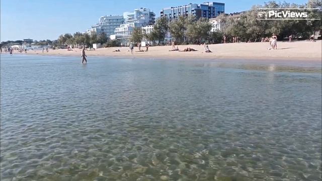 АНАПА сегодня 15 сентября 2025. ЦЕНТРАЛЬНЫЙ ПЛЯЖ Золотой берег. Чёрное море. Погода в Анапе сейчас смотреть онлайн