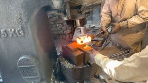 Изготовление топоров. Кузница в Пакистане