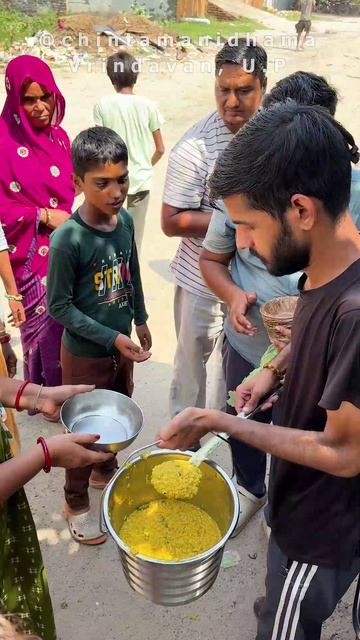 10 - 12 сентября. Видеоотчет о раздаче горячих обедов враджаваси смотреть онлайн