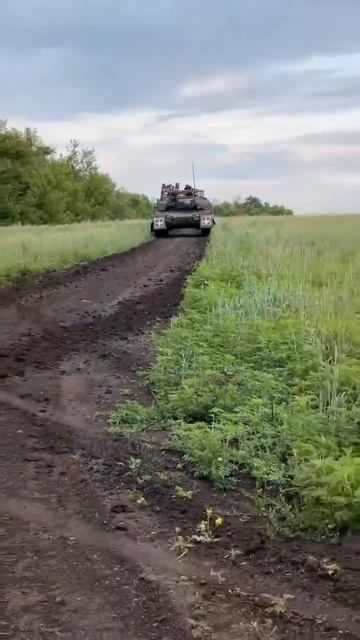 Капитально обмазанный ДЗ «Контакт-1» и замангаленый Leopard 2A4 ВСУ, смотреть онлайн