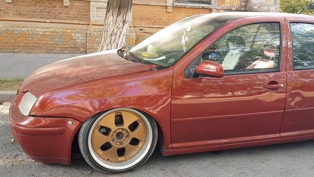 Volkswagen Bora на посадке смотреть онлайн