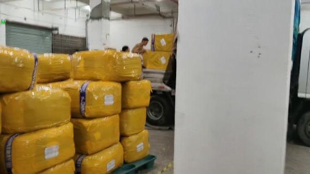 Погрузка одежды в Китае смотреть онлайн