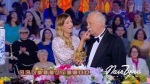 "Хочу на счастье за усишку вас подергать!" Якубович подставил усы бойкой героине. Фрагмент выпуск...