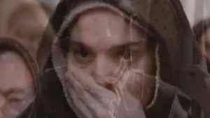 Упала слеза на горячий песок