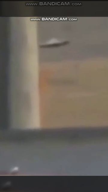 НЛО идет на посадку в заброшенной прозоне смотреть онлайн