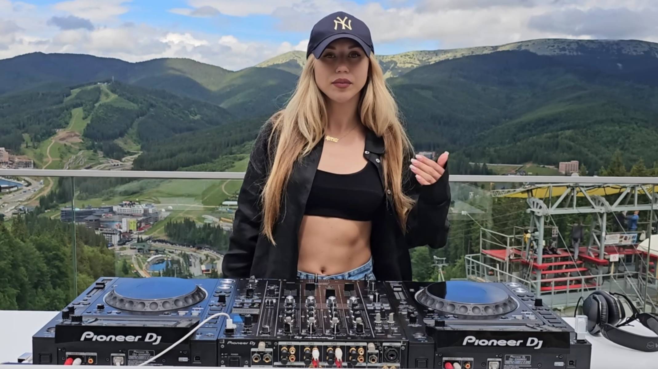 KRISMI - Live Dj Mix Melodic Techno, Indie & Afro House Music Bukovel, Ukraine смотреть онлайн