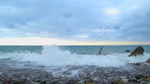 Взгляд в море. Шум волн. Сочи. Якорная щель