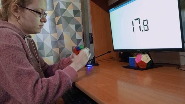 200 сборок кубика 3 на 3 за 24 часа🔥 (все сборки показывать не стала т к долго) #инвалидпозрению