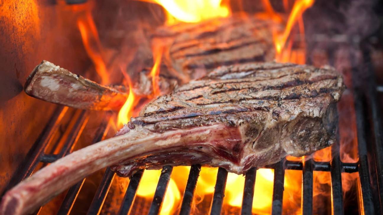 Лучшая корейская уличная еда на барбекю! Мясо на гриле и углях смотреть онлайн