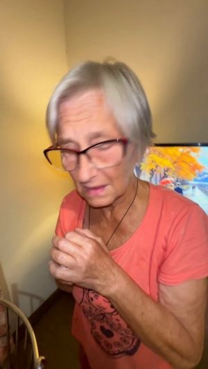 Мать спалила как бабка кормит ее сына..