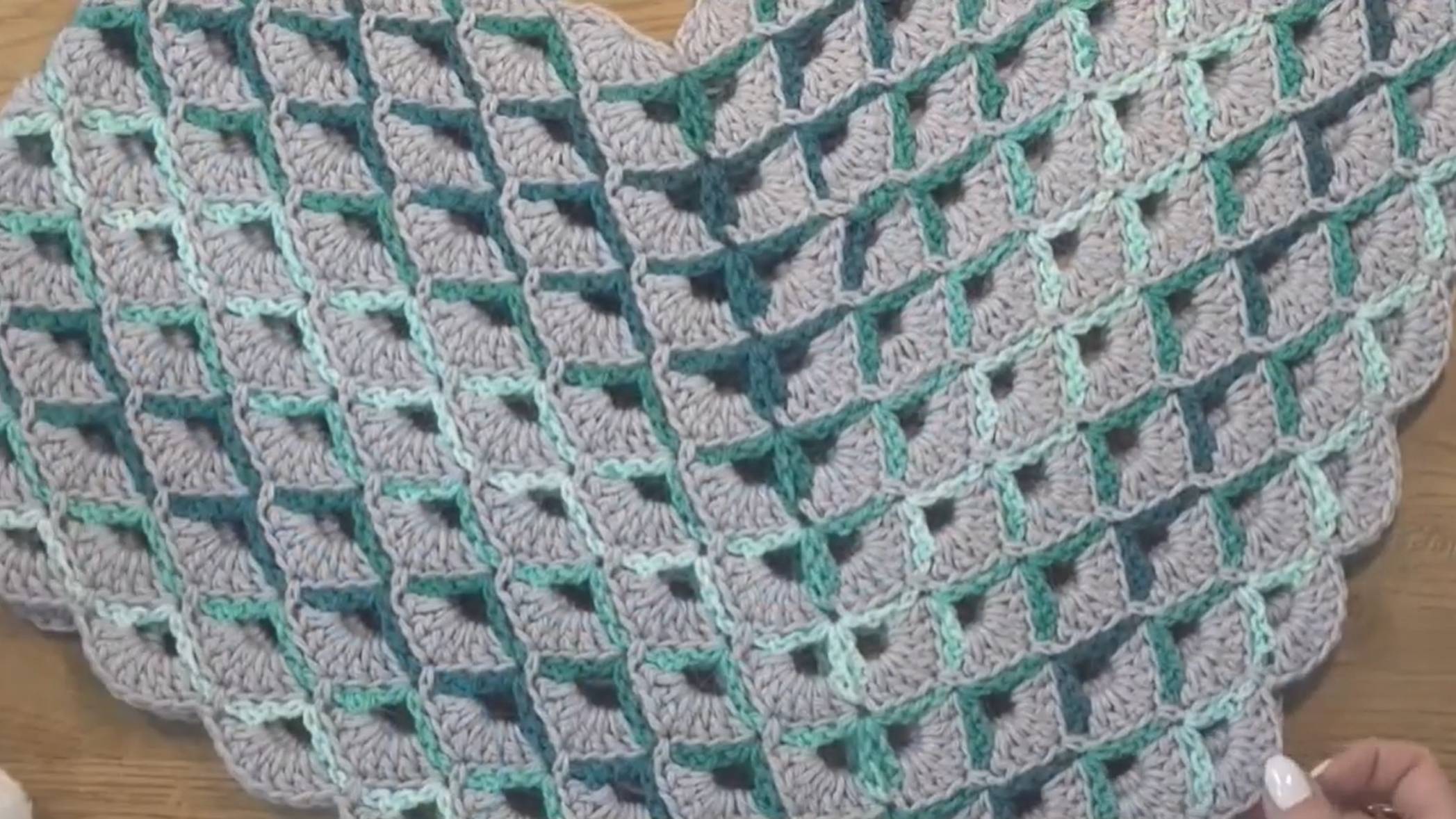 Пончо крючком