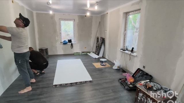 Подготовка обоев к поклейки/Сергей устанавливает точечные светильники//Ремонт дома своими руками смотреть онлайн