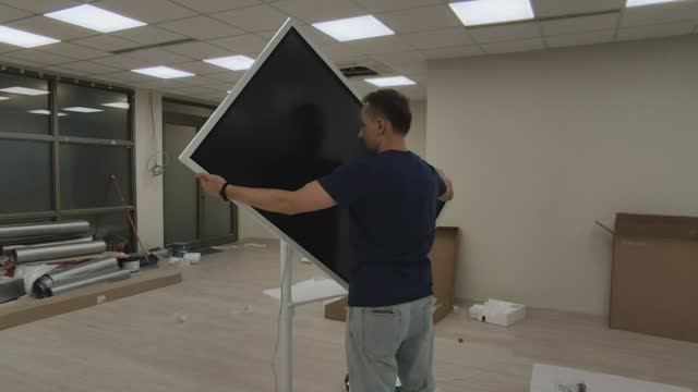 Мобильная стойка для интерактивной панели Samsung Flip WM55B