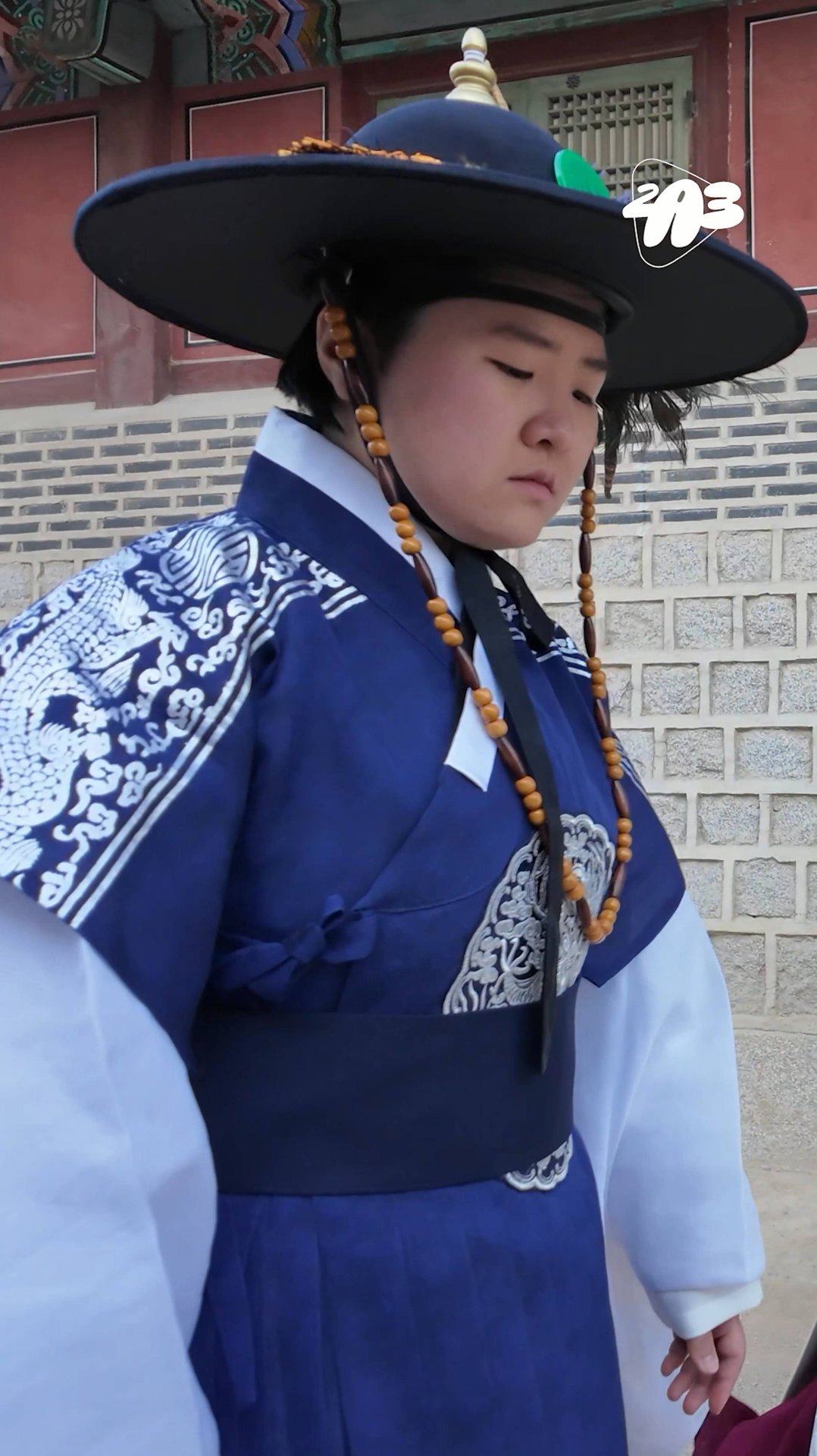 😨 Корейцы НЕ СТЫДЯТСЯ ходить в ЭТОМ! А вы бы смогли? смотреть онлайн