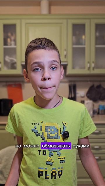 Рецепт запечённой курочки.

Нам понадобится: 

Курица 1,5-2кг

Сметана 200гр

3 зубчика чеснока 

Хм