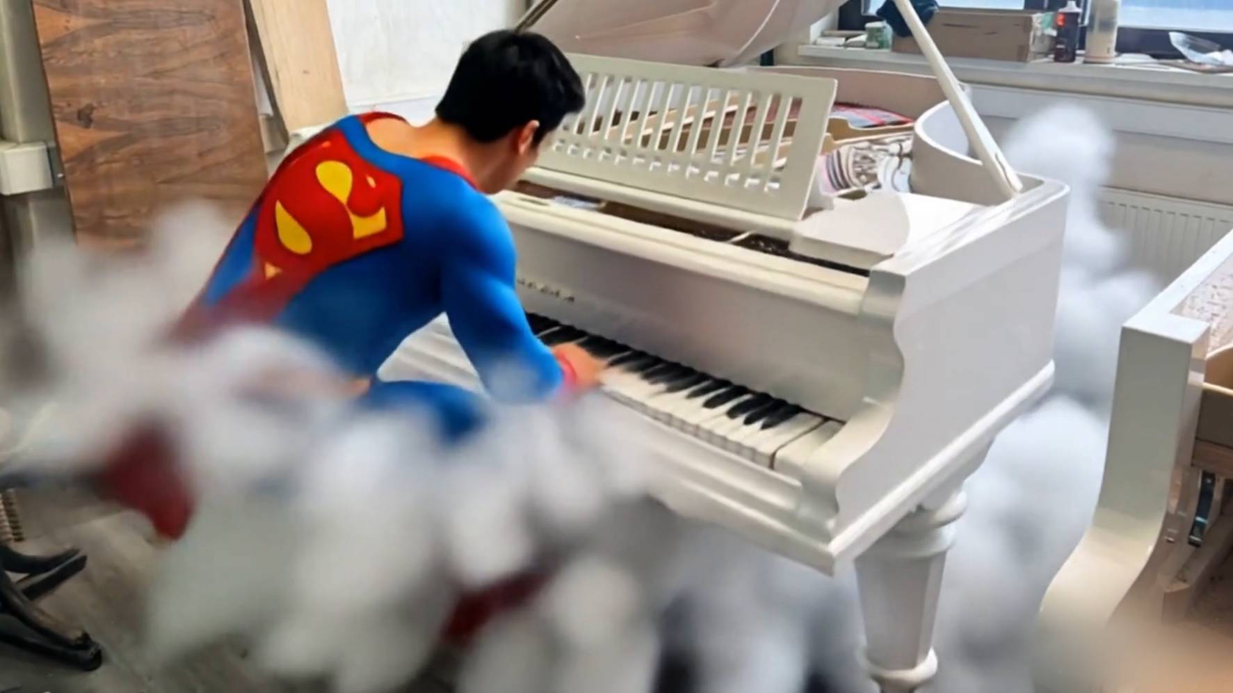 Супермен и белый рояль August Förster (Германия): улетел, но обещал вернуться... смотреть онлайн