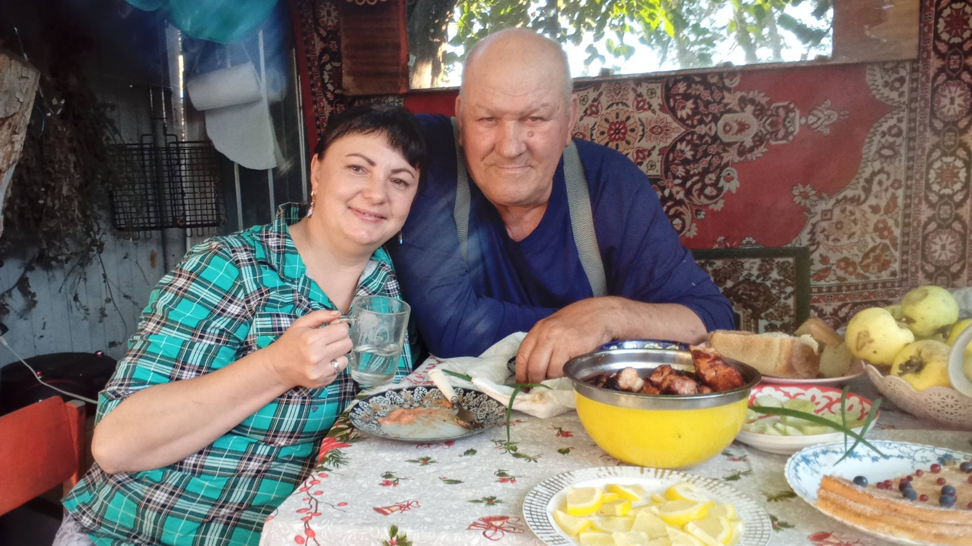 ДНЁМ РАБОТЁНКА, А ВЕЧЕРОМ ШАШЛЫКИ смотреть онлайн