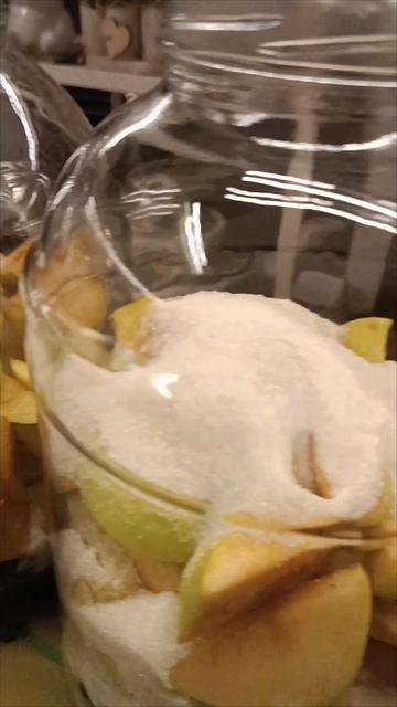 Компот из яблок антоновки и черноплодки