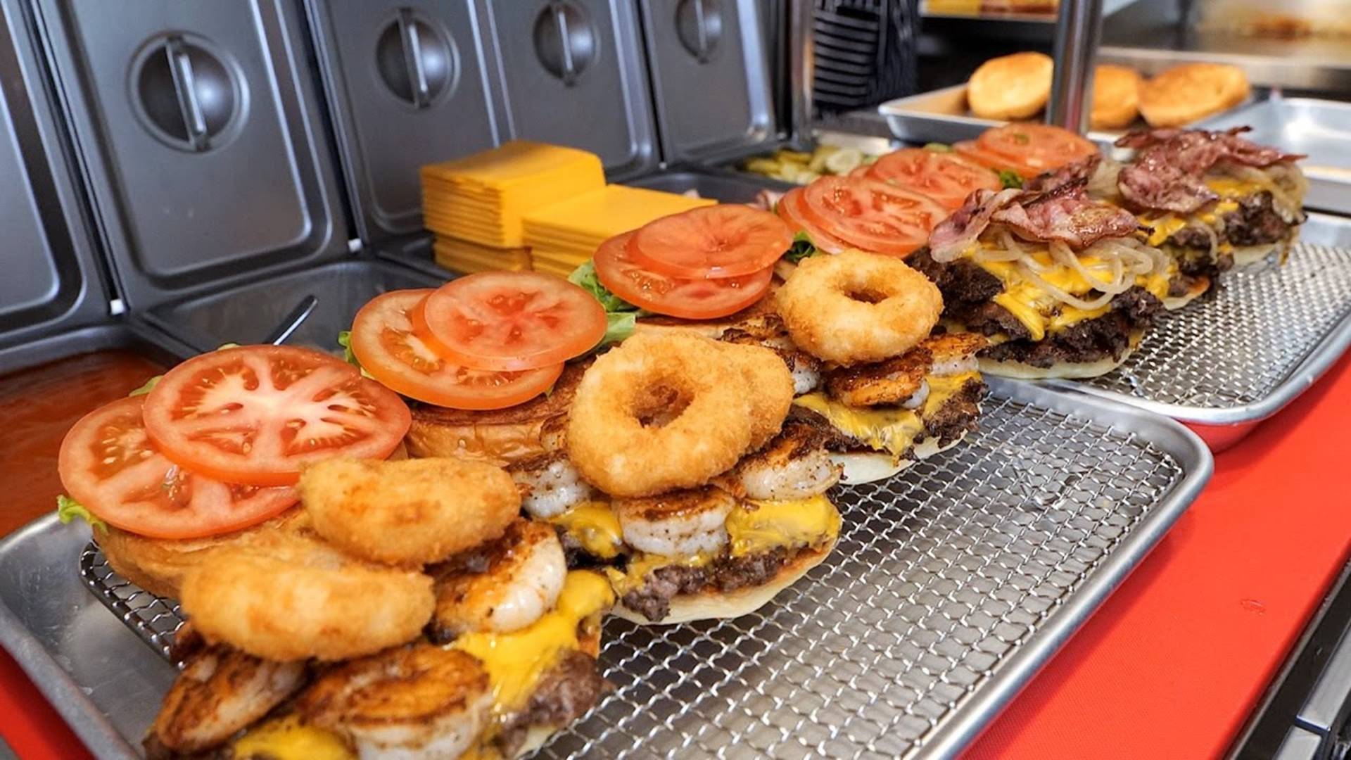 Тройной чизбургер с беконом и чизбургер с креветками в корейской бургерной смотреть онлайн