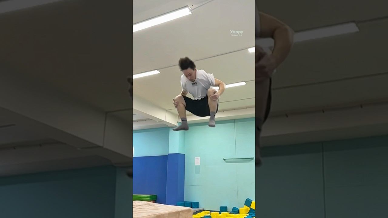 Тренируем Двойное ЗАДНЕЕ САЛЬТО #flips #parkour #trampoline #tricks смотреть онлайн
