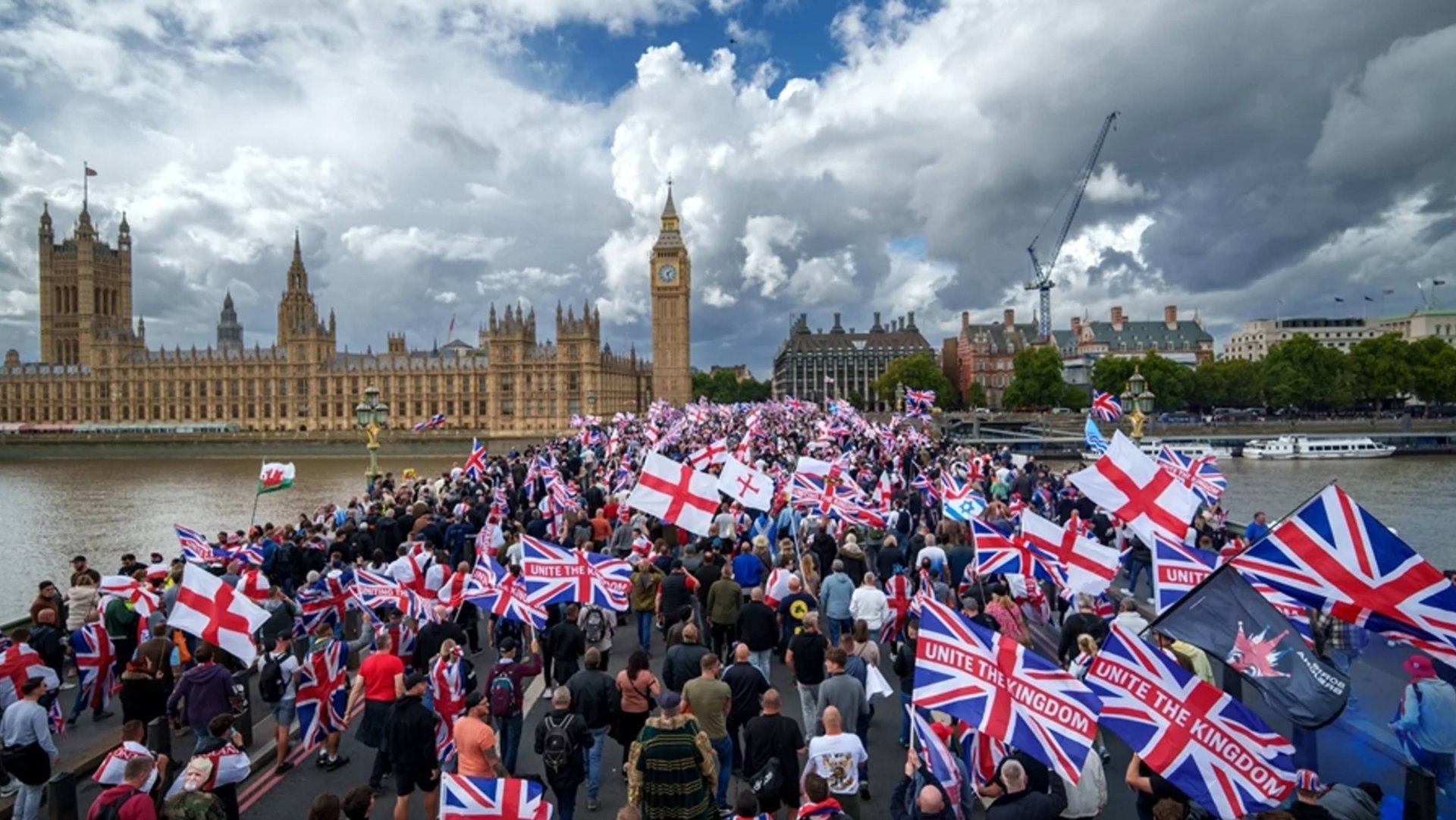 Англичанку трясет