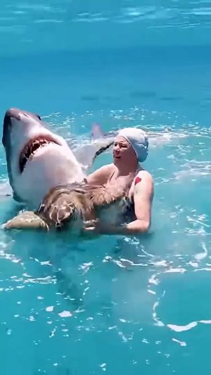 Дай сюда! Сама съем!