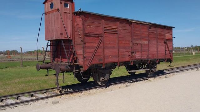 Вагон в котором возили людей в Освенцим!!! смотреть онлайн