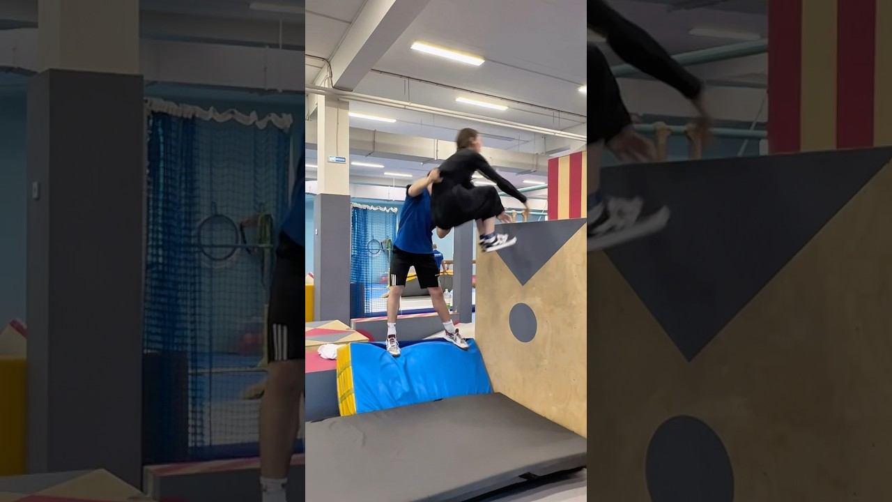 GIRL DOES PALMDROP #tricks #parkour #flip #acrobatics смотреть онлайн