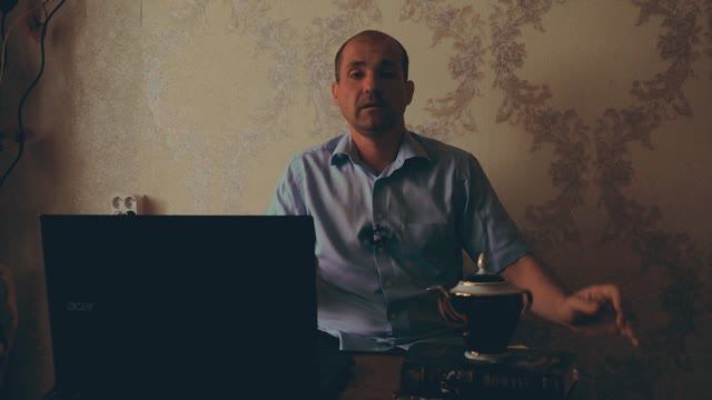 Как заработать на старых вещах/Как правильно поступить с ненужными вещами/Avito/Юла/Как продать смотреть онлайн