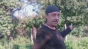 Олег читает стих Валентине.