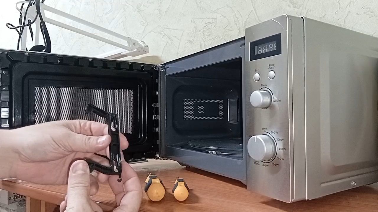 Как отремонтировать крючок дверцы микроволновки смотреть онлайн