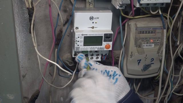 Хабаровскэнергосбыт ограничивает должникам подачу электроэнергии и горячей воды. смотреть онлайн