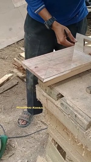 Как отпелить ровный угол с помощью циркулярки