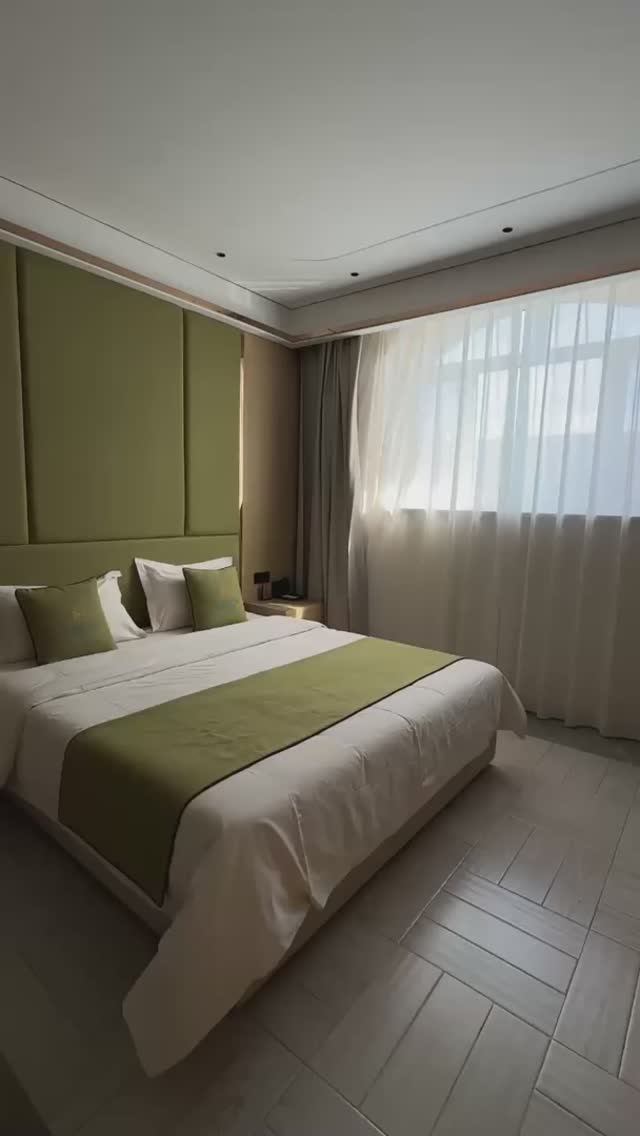 Видеообзор гостиницы Модерн, г ХэйХэ, номер Люкс